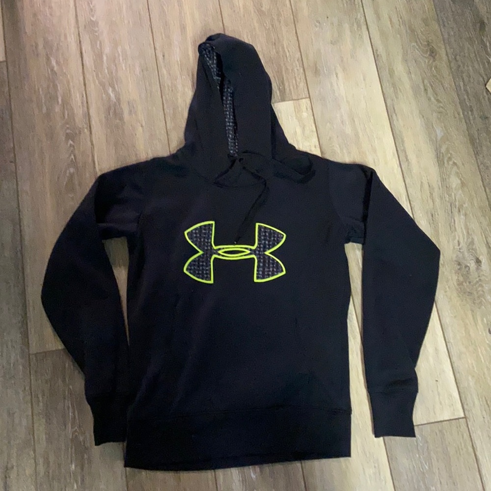Woman’s XS under armour sweatshirt